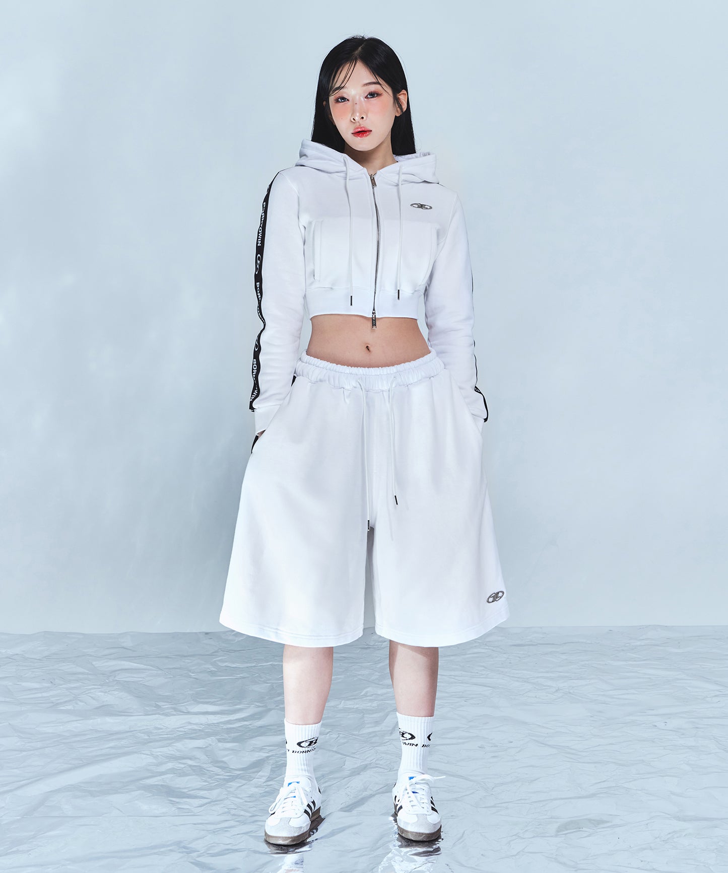 CHROME B BLACK LINE CROP ZIP-UP HOODIE [WHITE]