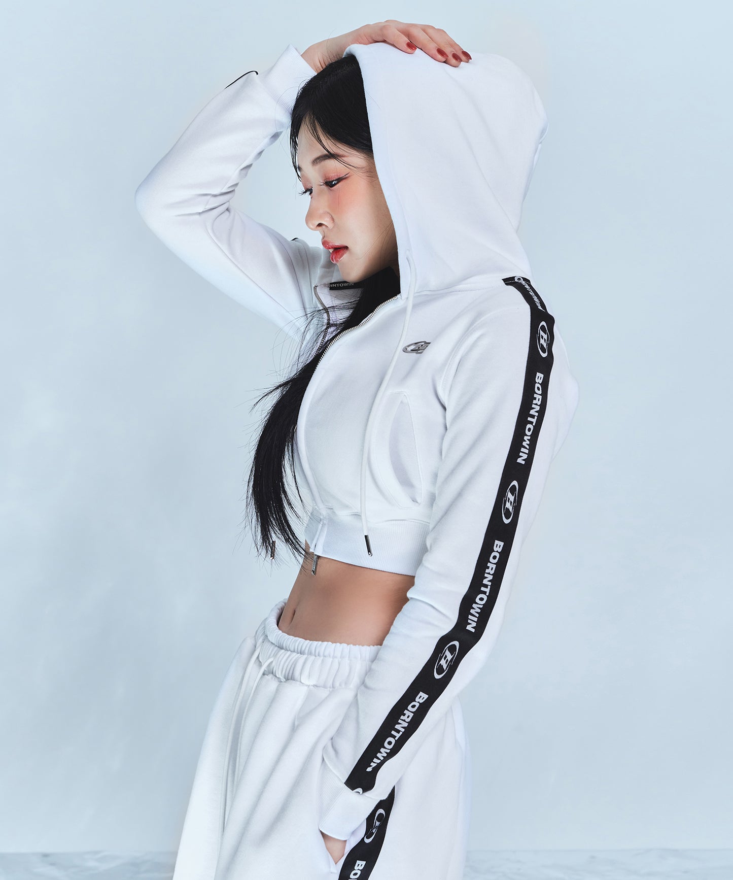 CHROME B BLACK LINE CROP ZIP-UP HOODIE [WHITE]