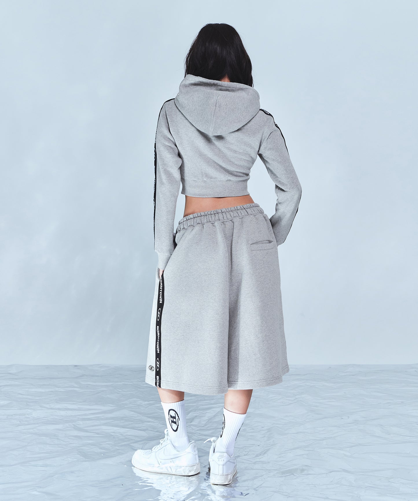 CHROME B BLACK LINE CROP ZIP-UP HOODIE [MELANGE GREY]