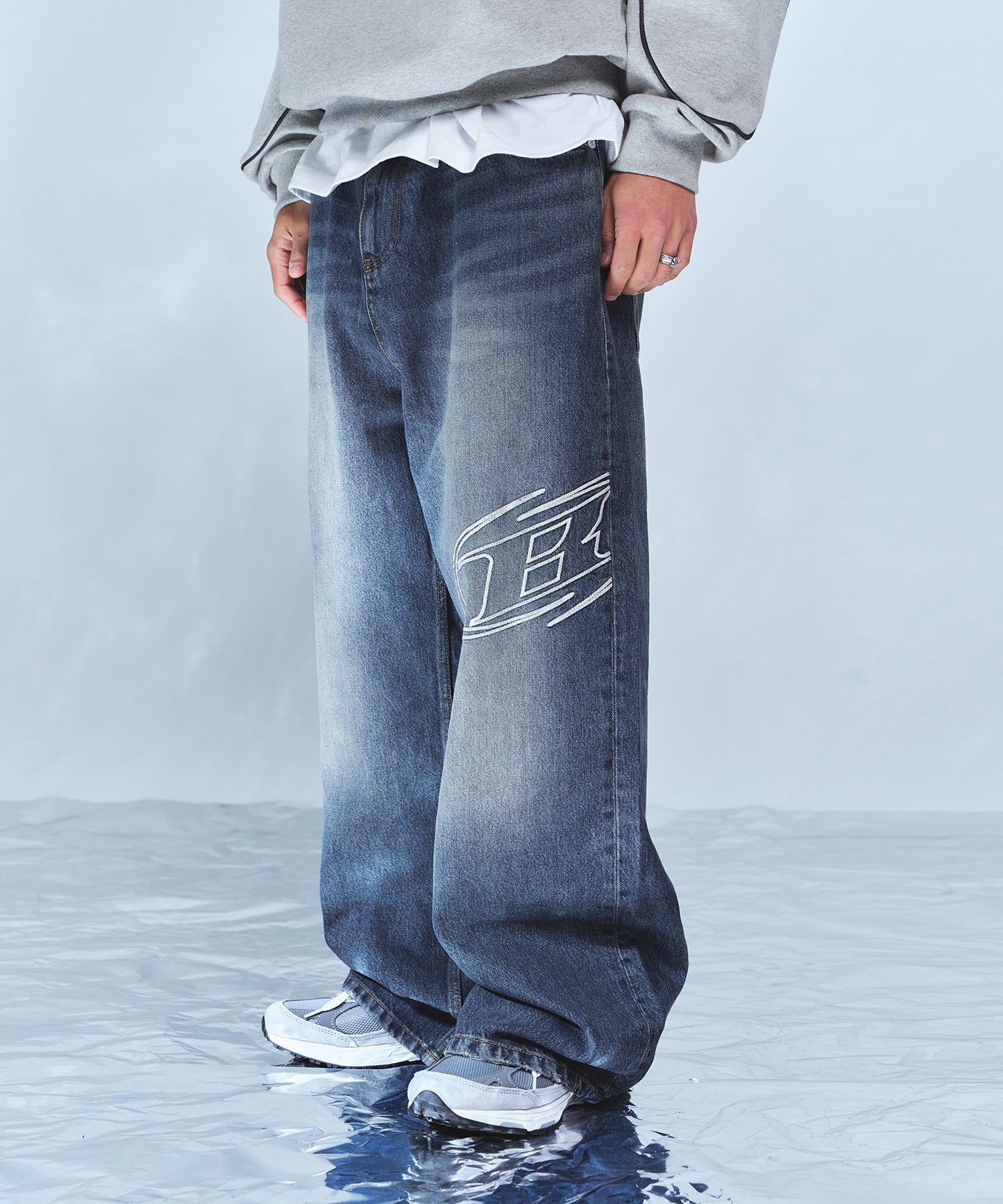 STROKE B WASHED WIDE DENIM PANTS [BLUE]