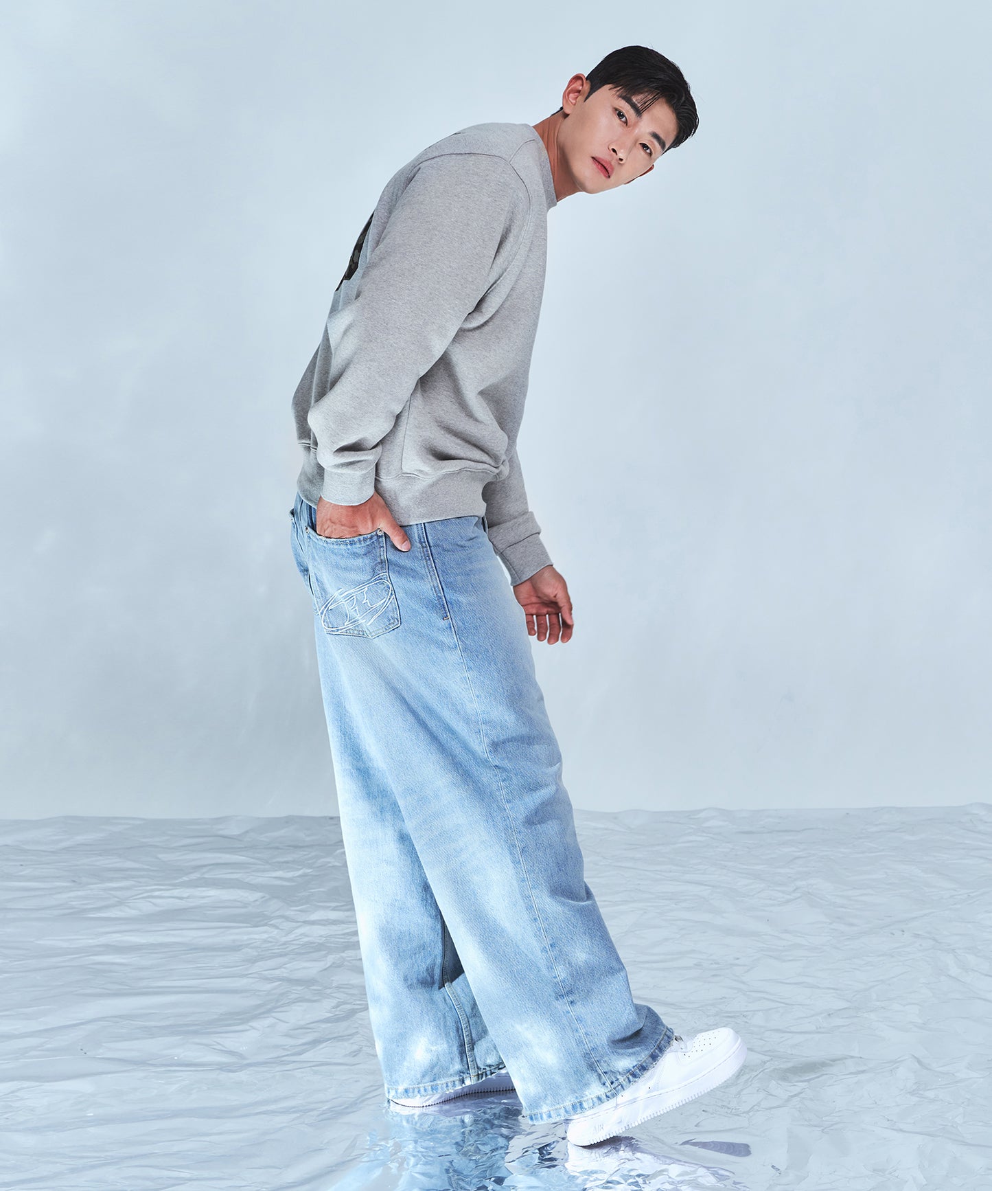 STROKE B WASHED WIDE DENIM PANTS [LIGHT BLUE]