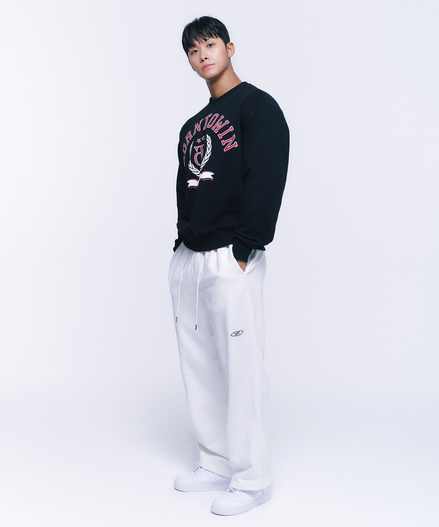 DOUBLE B EMBLEM SWEATSHIRTS [BLACK]