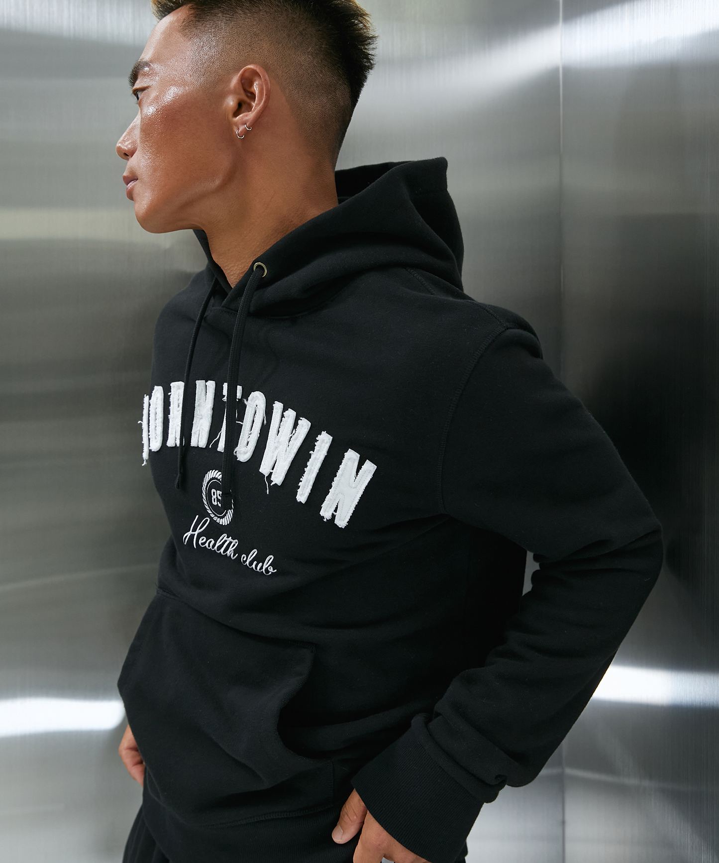 BORNTOWIN PATCH MUSCLE FIT HOODIE [BLACK]