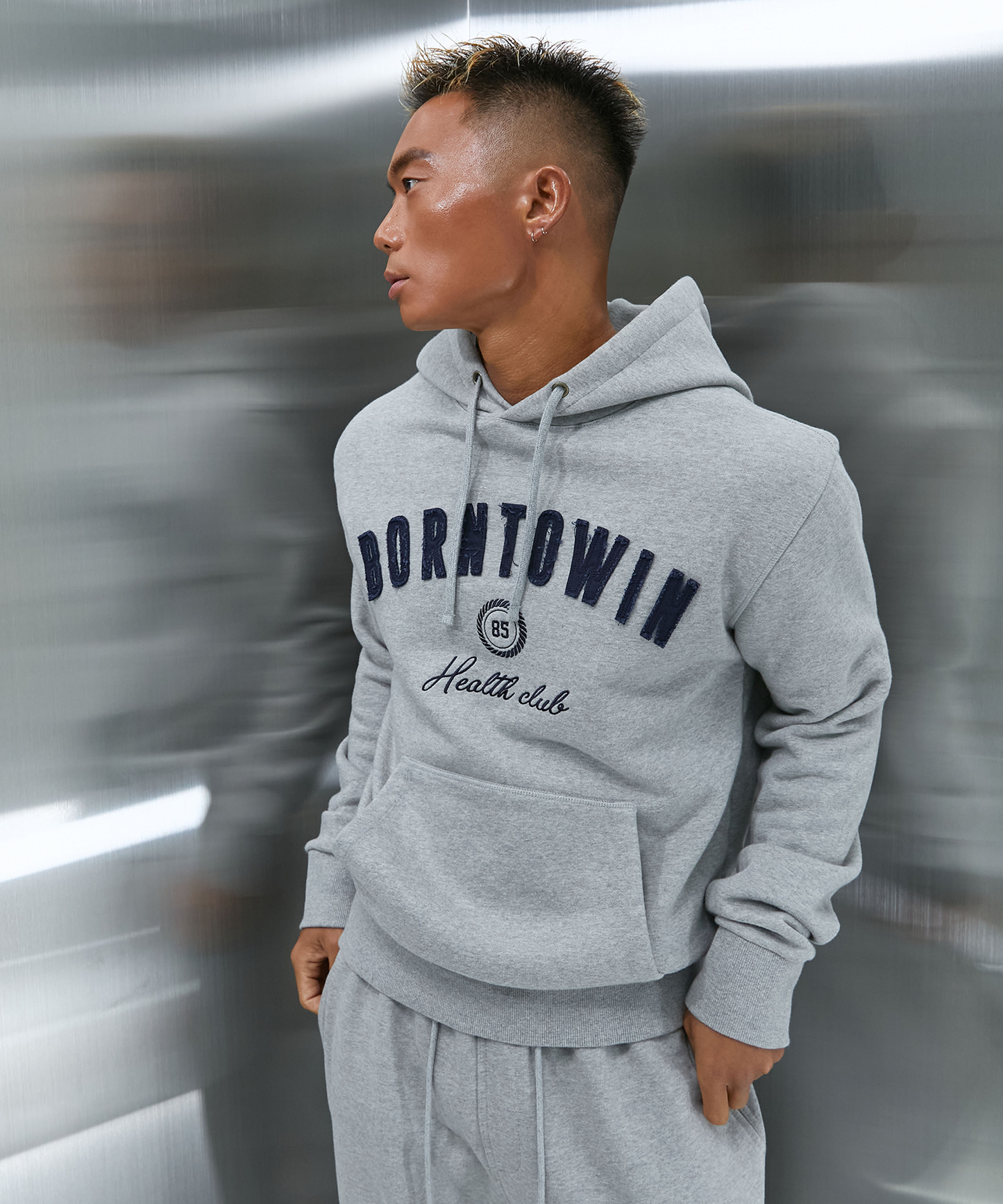 BORNTOWIN PATCH MUSCLE FIT HOODIE [MELANGE GREY]