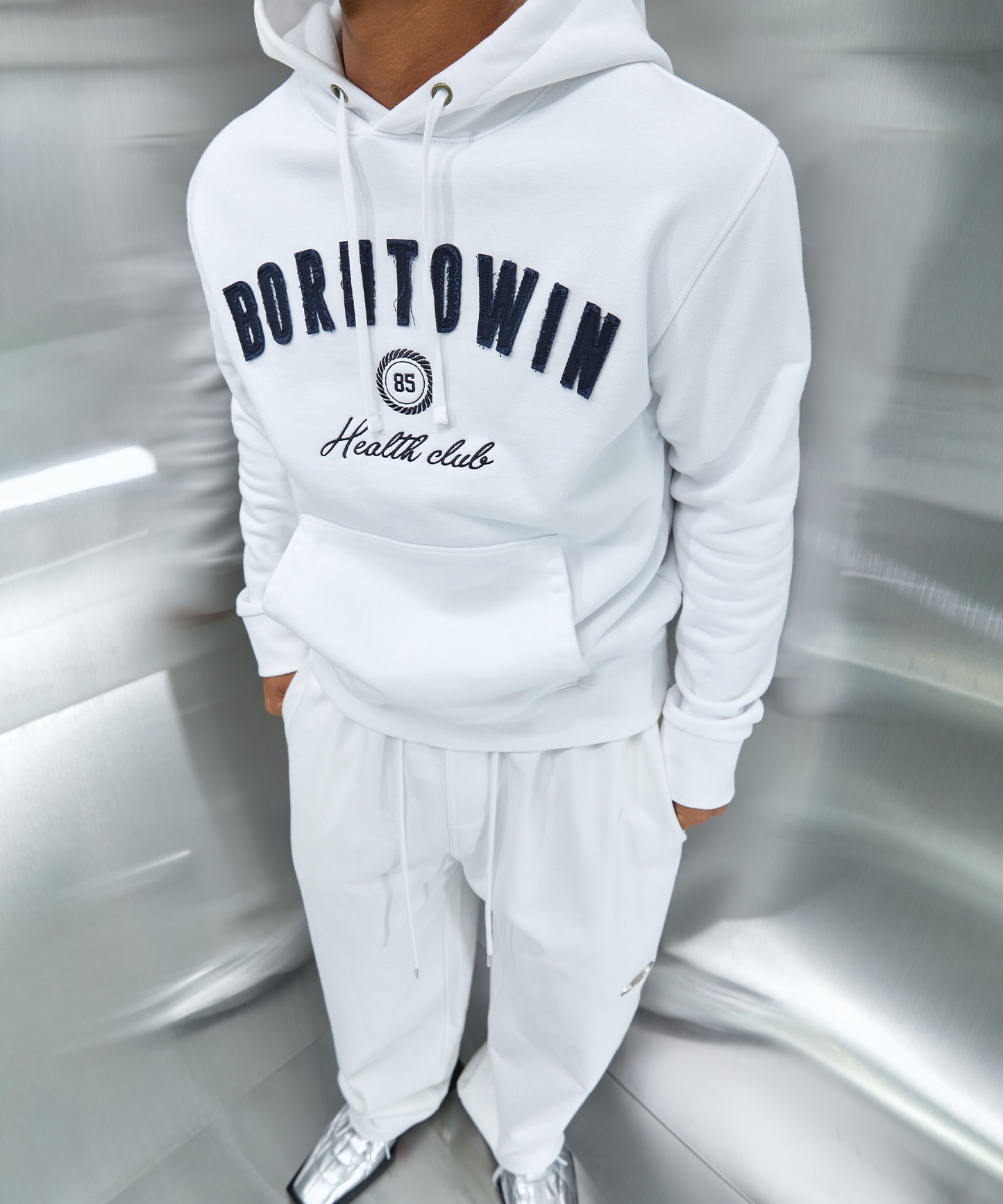 BORNTOWIN PATCH MUSCLE FIT HOODIE [WHITE]