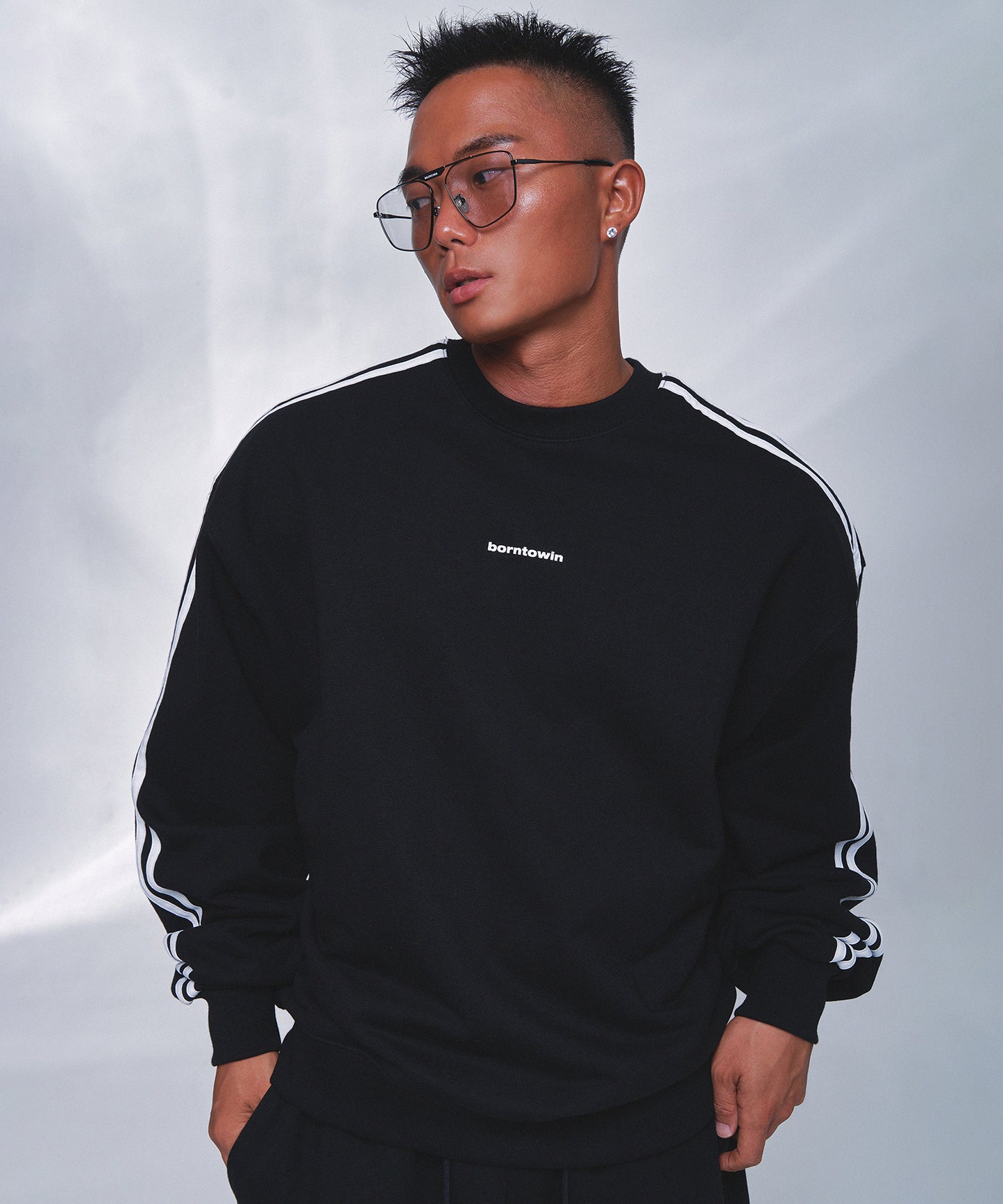 TRACK LINE SMALL LOGO SWEATSHIRTS [BLACK]