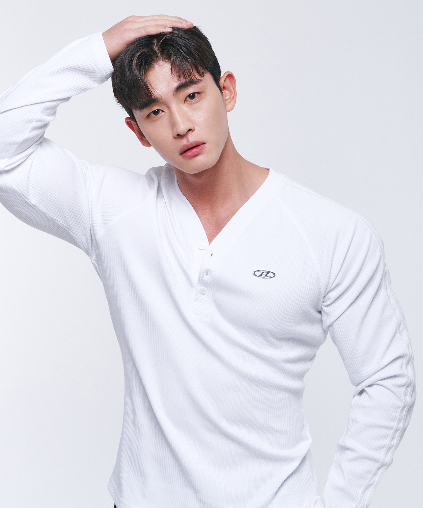 B PENDANT VELVET LINE LONGSLEEVE [WHITE]