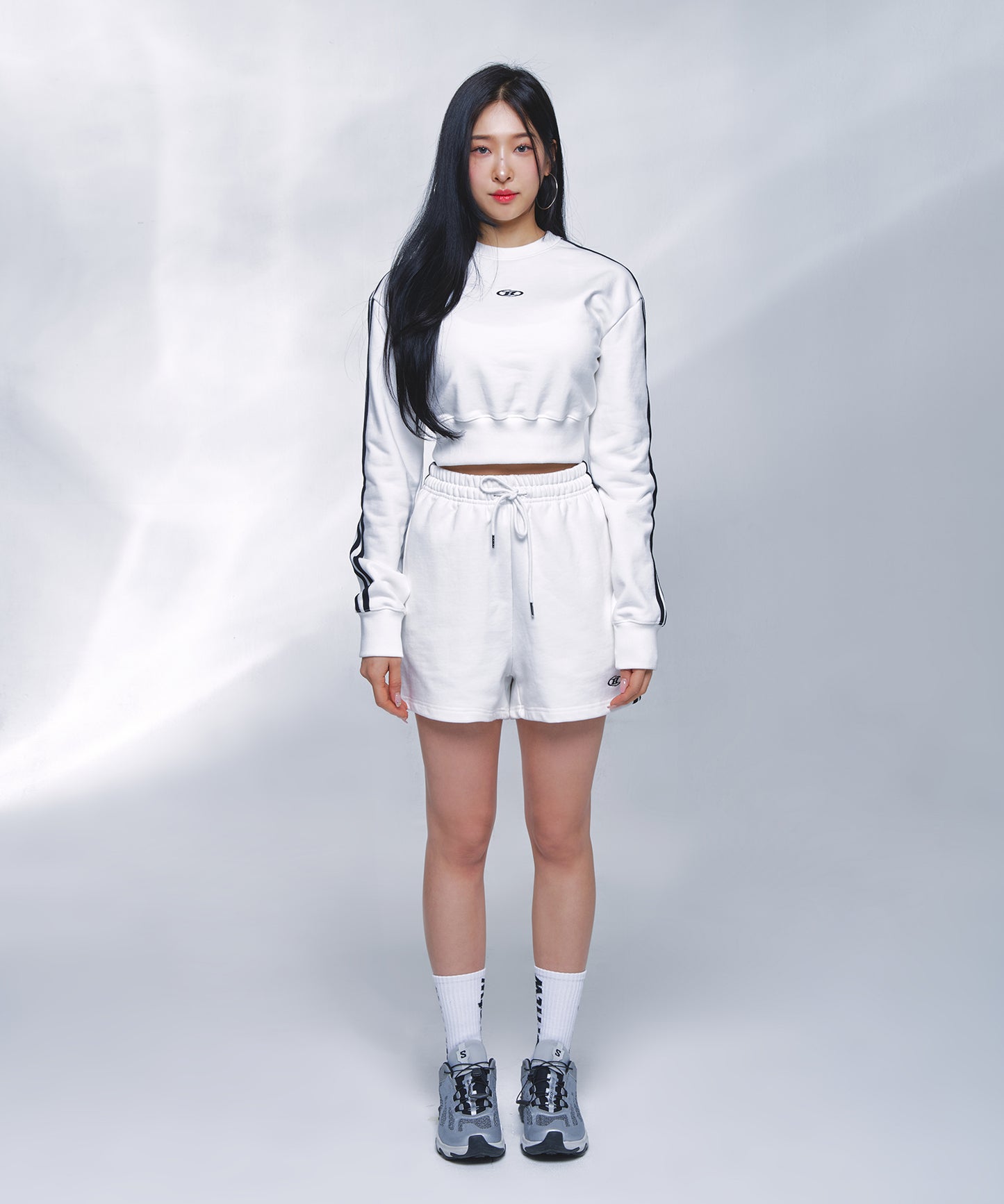 TRACK LINE B LOGO CROP SWEATSHIRTS [IVORY]