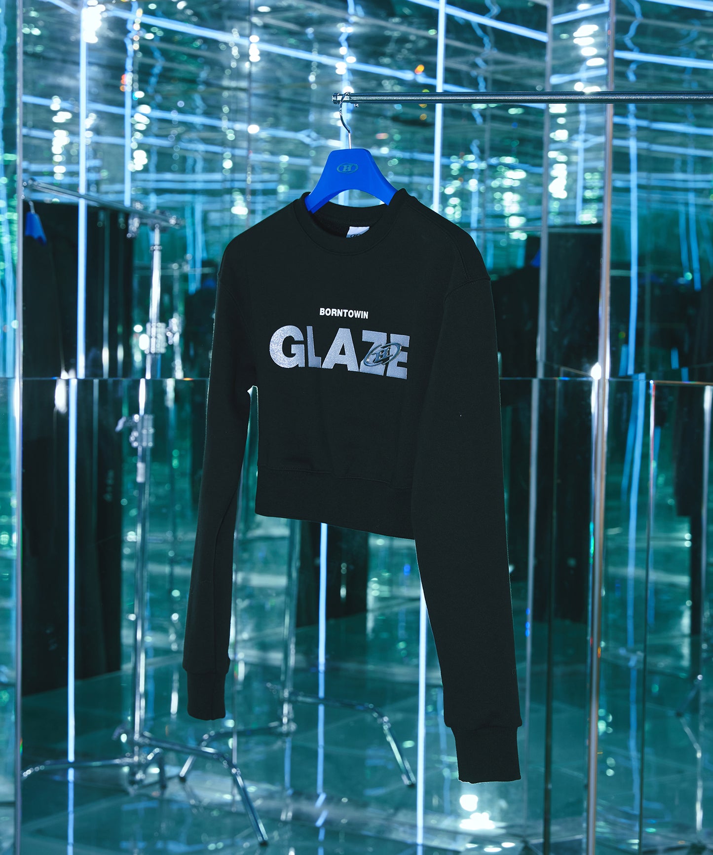 GLAZE CROP SWEATSHIRTS [BLACK]