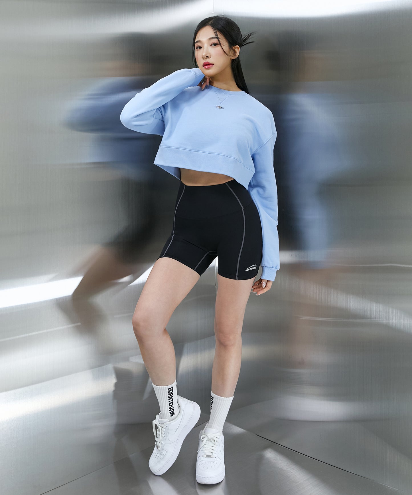 B PENDANT CROP SWEATSHIRTS [SKY BLUE]