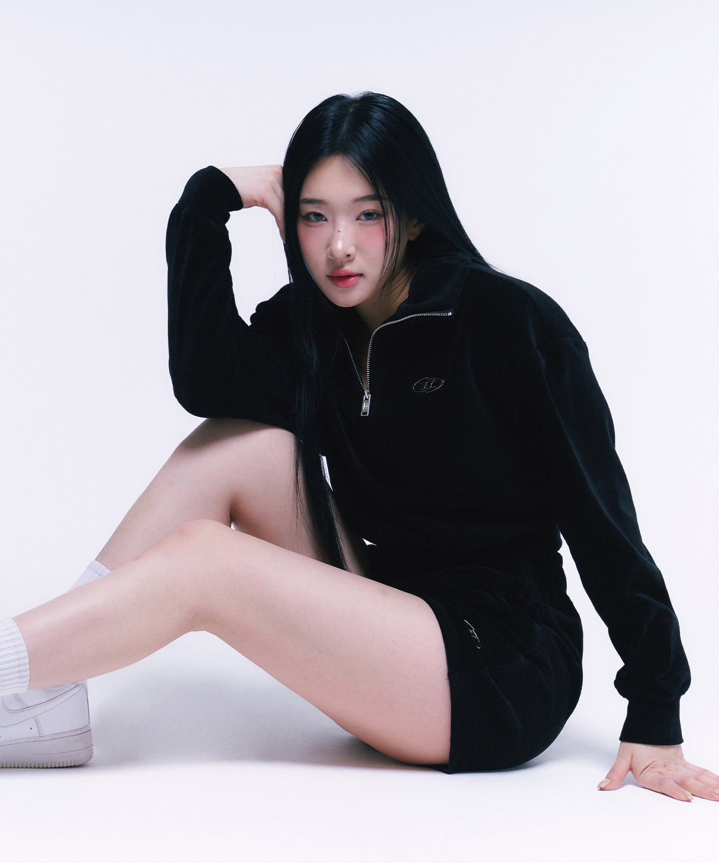 B CHROME CROP VELOUR HALF ZIP-UP [BLACK]