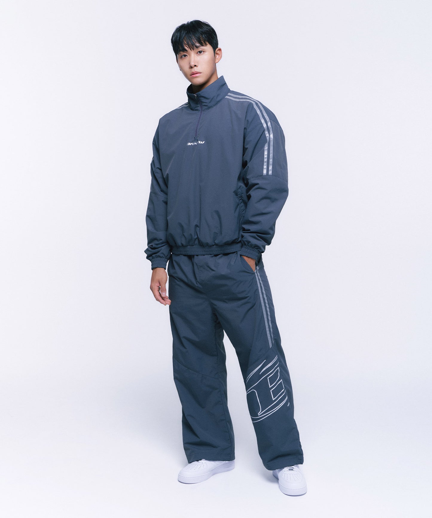 REFLECTIVE LINE BIG SYMBOL WIDE PANTS [CHARCOAL]