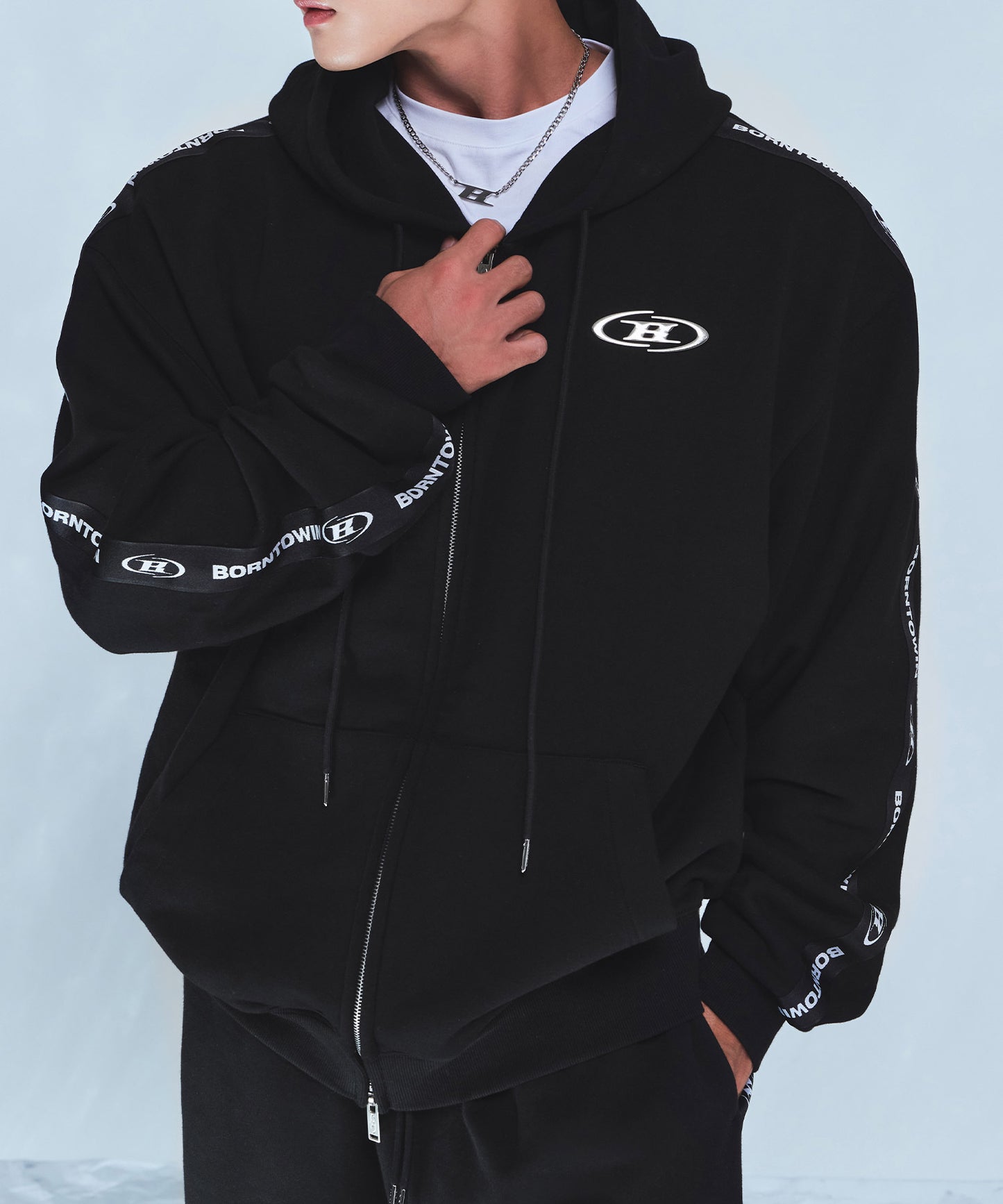 BIG CHROME B BLACK LINE ZIP-UP HOODIE [BLACK]