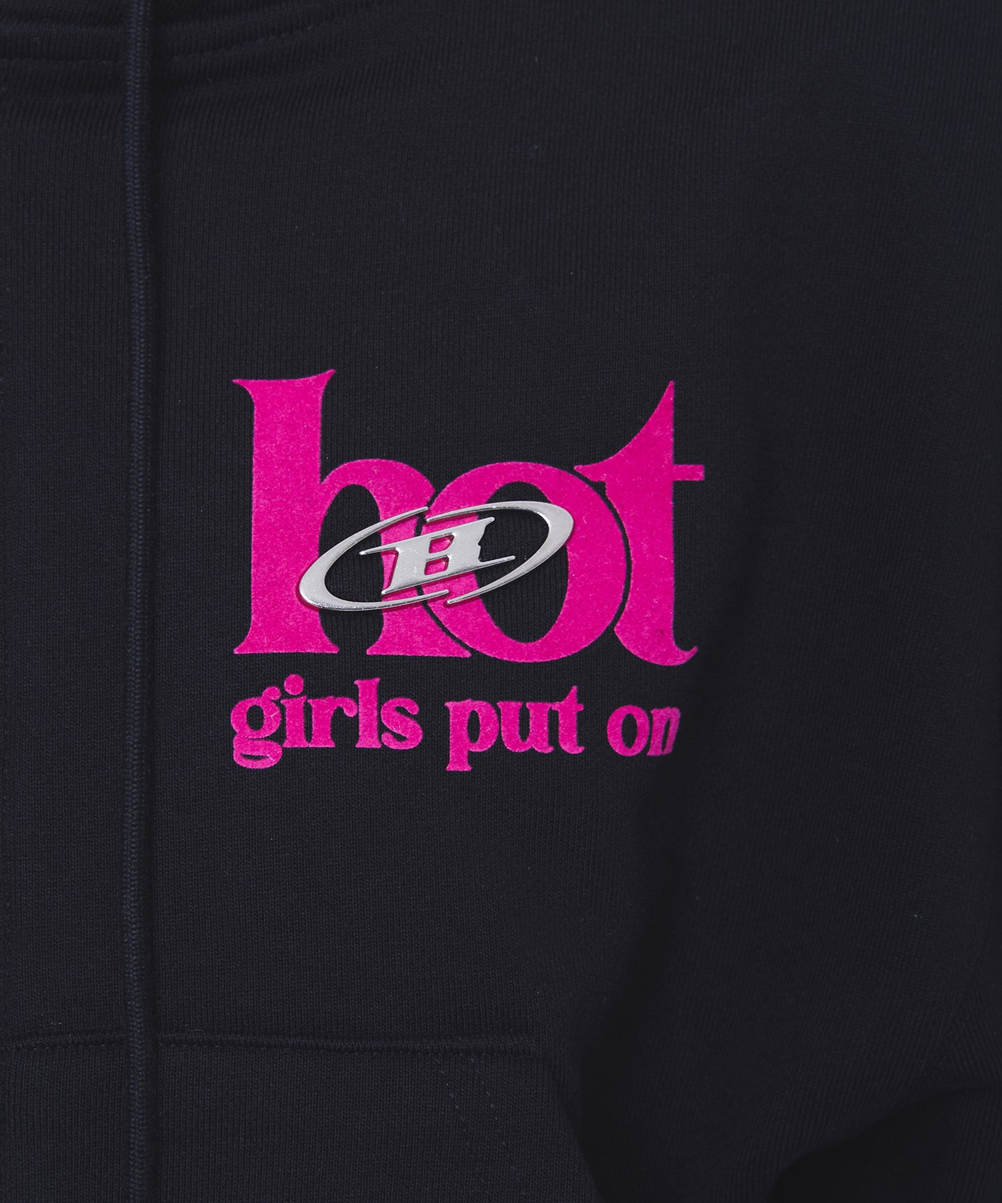 HOT CHROME B LOGO CROP ZIP-UP HOODIE [BLACK]