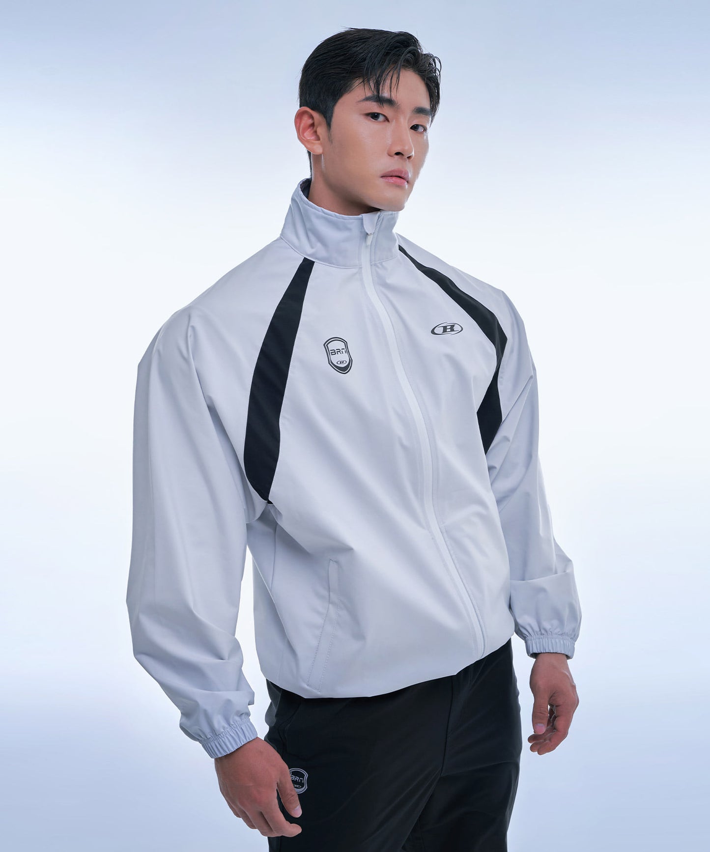 BRN EMBLEM BOOSTER ZIP-UP JACKET [WHITE]