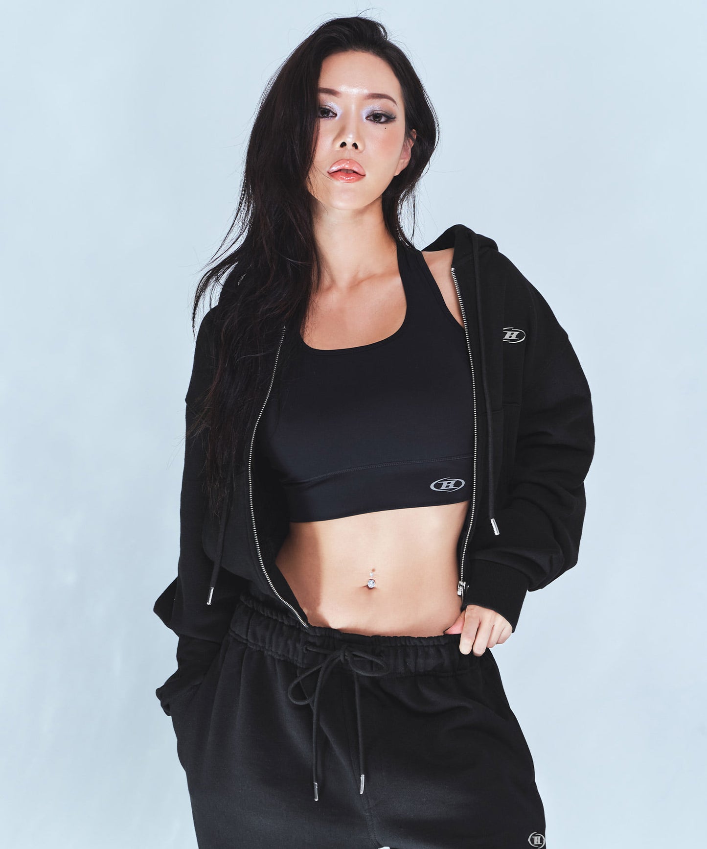 CHROME B CROP ZIP-UP HOODIE [BLACK]