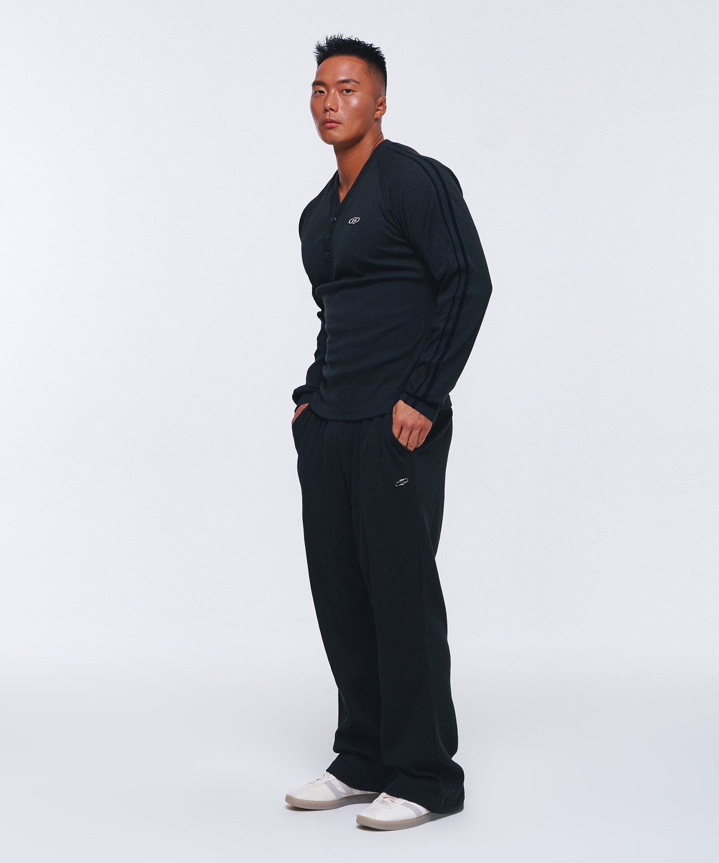 B PENDANT VELVET LINE LONGSLEEVE [BLACK]