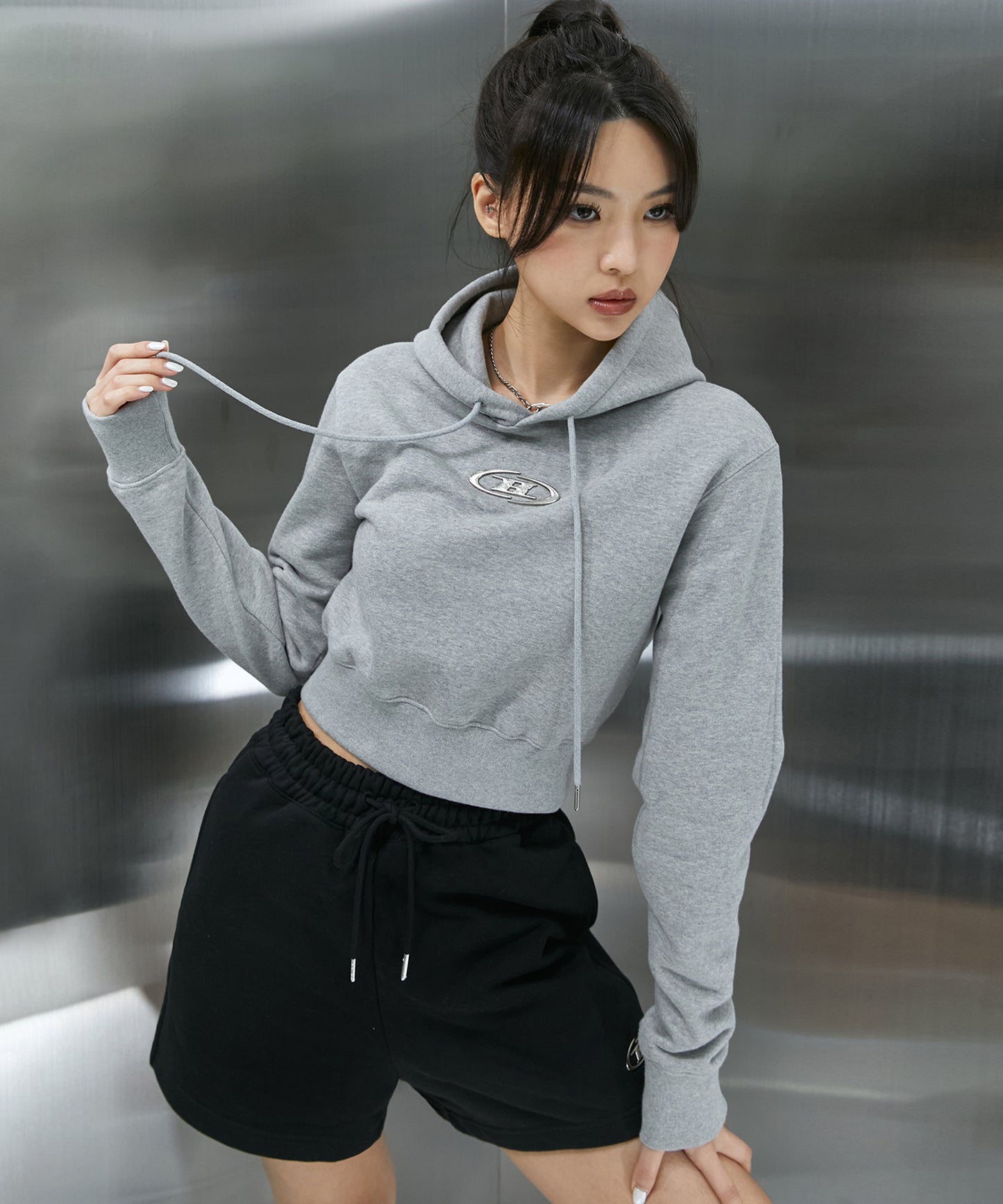 BIG CHROME B LOGO CROP HOODIE [MELANGE GREY]