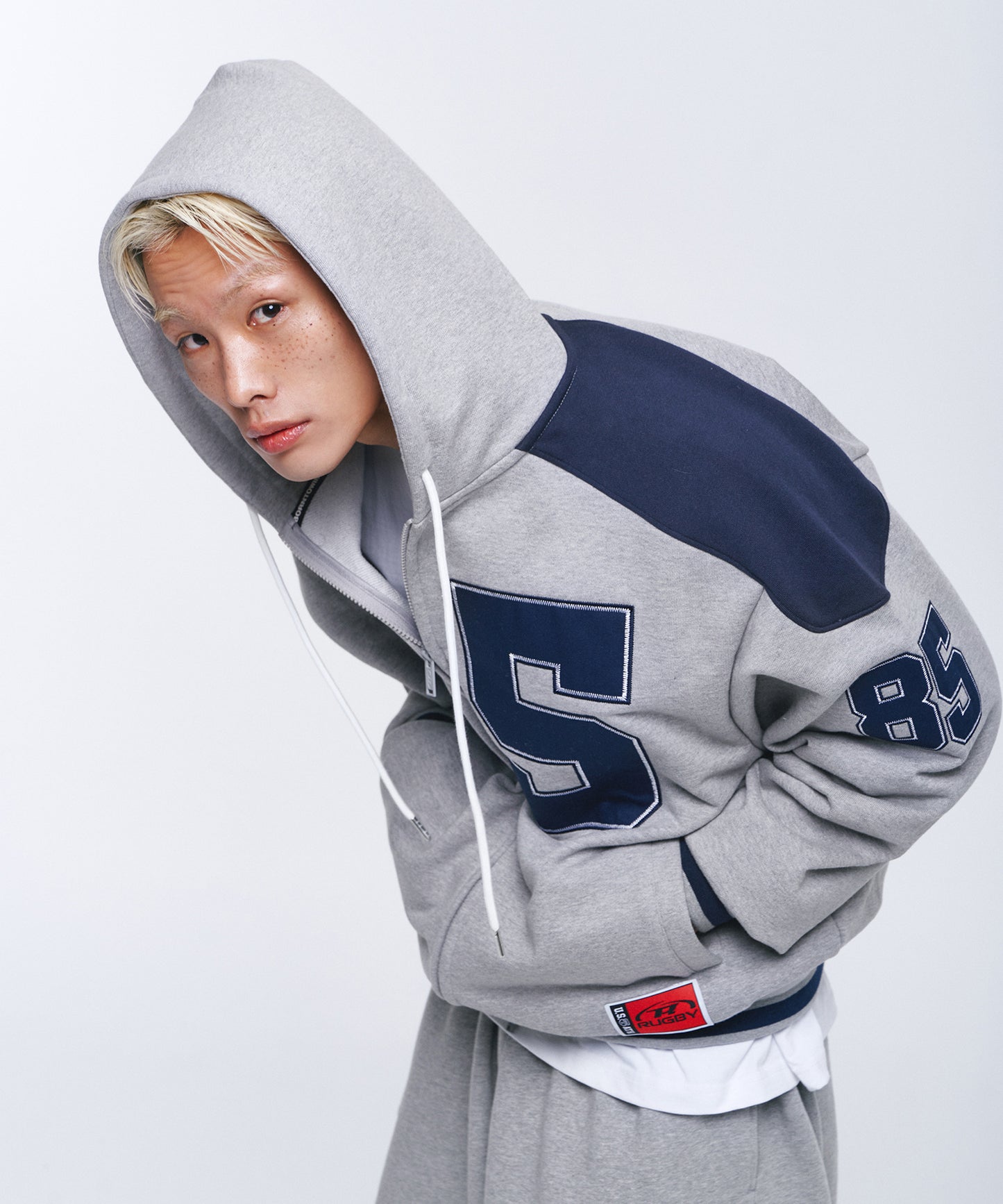 85 APPLIQUE RUGBY HOODIE ZIP-UP [GREY]