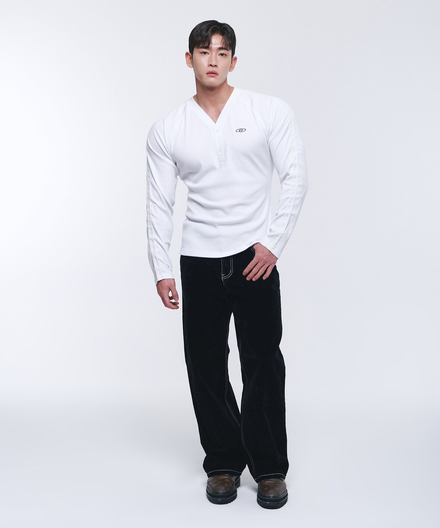 B PENDANT VELVET LINE LONGSLEEVE [WHITE]